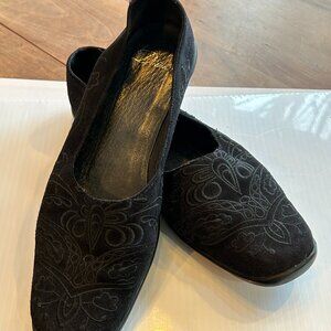 Delman Black Suede Embossed Slip-On Flats, Comfort Shoes, 9.5 USA